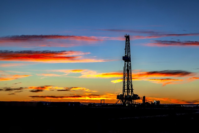eyeonicimages-oil-4713386_640